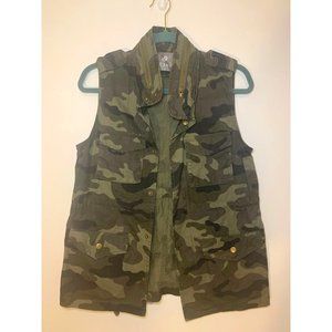 Le3no Green Camo Vest, snap up, hidden drawstring waist, size S